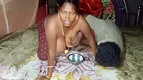 Desi Wife Ki Dudh Nikala Chai Banane Ke Liye