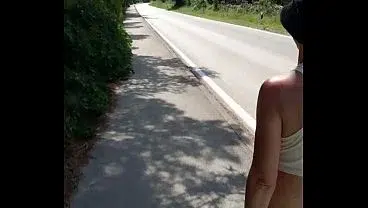 Deutsche Prostituierte Milf Sandra in Novalja nackt auf dem weg zum Zrce Strand