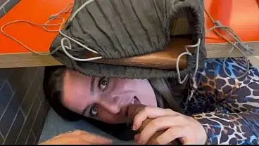 mamada en publico en la playa y baño pulico