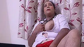 Nurse Ne Hospital Me Apna Doodh Bechi