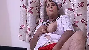 Nurse Ne Hospital Me Apna Doodh Bechi