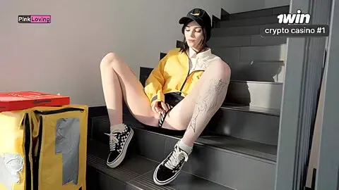 The Courier Masturbated And Squirted On The Pizza. She Delivered The Cum-covered Pizza To The Customer
