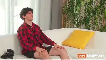 XXX plumbs like a hoe and bites like a bee – hardcore! A boxing match with a stepbrother turns into a crazy sparring session.