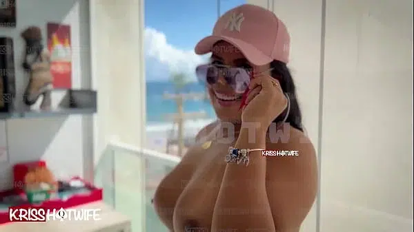 Me exibindo como uma verdadeira puta casada na varanda do apartamento com meu Bikini safado de Hotwife