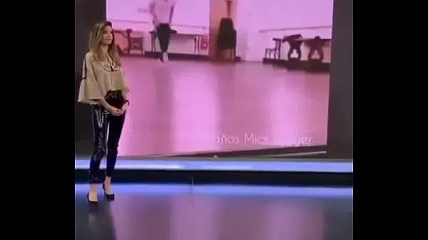 Tv Presenter’s Sexy Shinny Pants & Heels